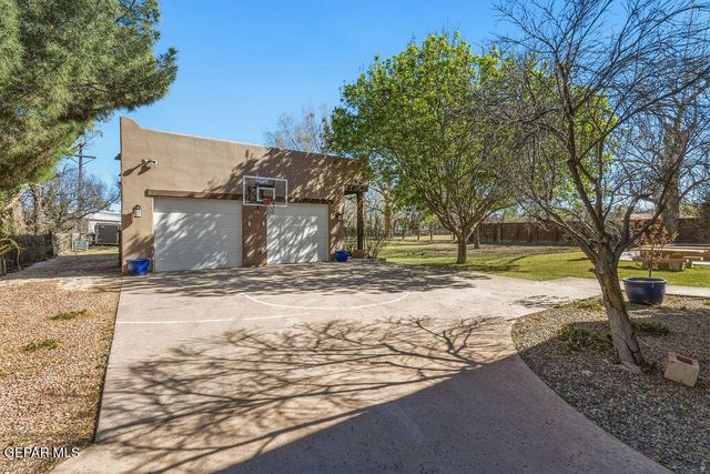 300 ROSEMONT Drive, El Paso, TX 79922