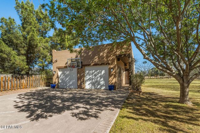 300 ROSEMONT Drive, El Paso, TX 79922