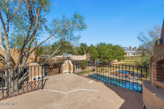 300 ROSEMONT Drive, El Paso, TX 79922