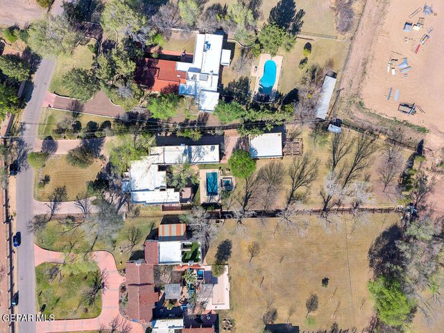 300 ROSEMONT Drive, El Paso, TX 79922