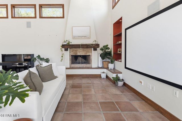 300 ROSEMONT Drive, El Paso, TX 79922