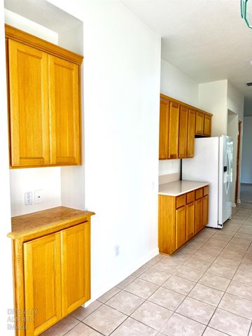 325 Savannah Ct, Roseville, CA 95747