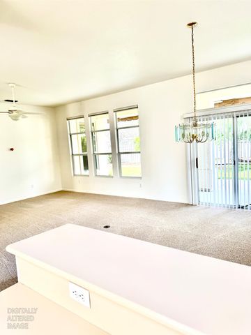 325 Savannah Ct, Roseville, CA 95747