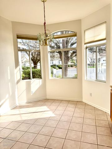 325 Savannah Ct, Roseville, CA 95747