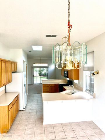 325 Savannah Ct, Roseville, CA 95747