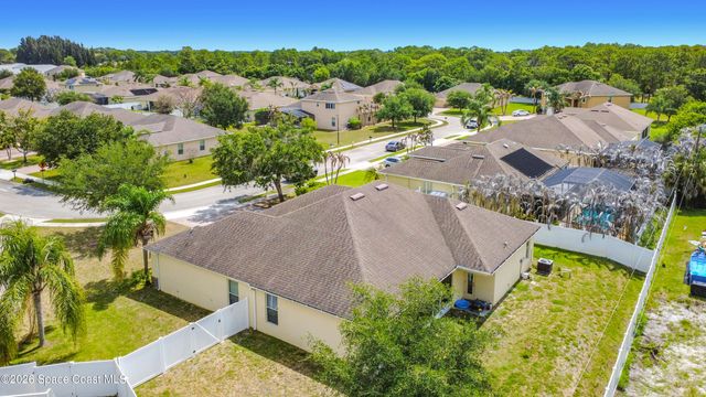 208 Grouper Circle SE, Palm Bay, FL 32909