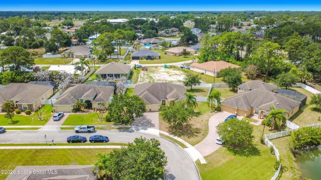 208 Grouper Circle SE, Palm Bay, FL 32909