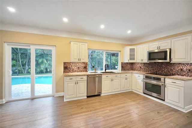 7501 Red Bay Place, Coral Springs, FL 33065