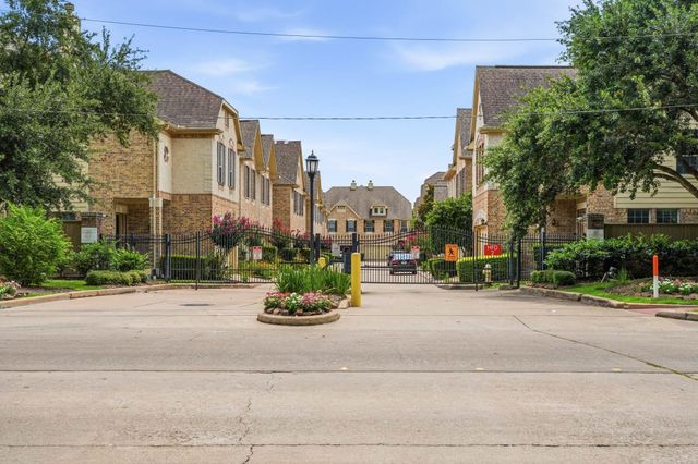2711 Wallingford Pines, Houston, TX 77042