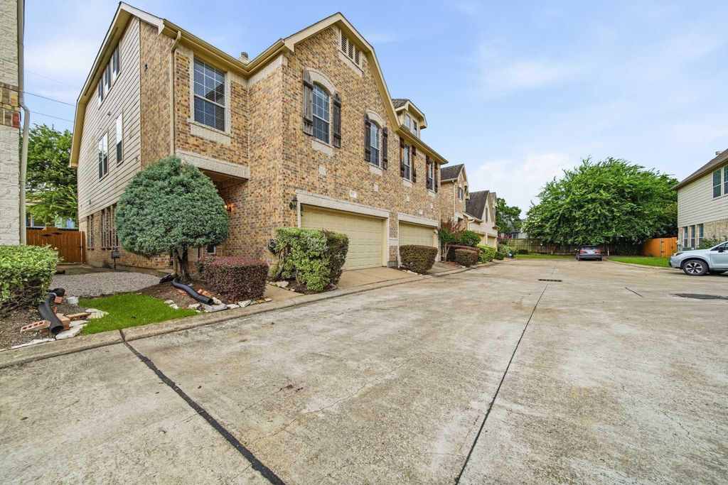 2711 Wallingford Pines, Houston, TX 77042
