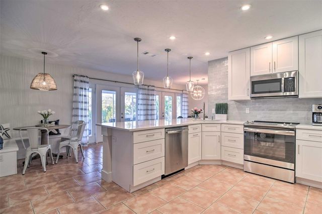 4107 COCONUT TERRACE, Bradenton, FL 34210