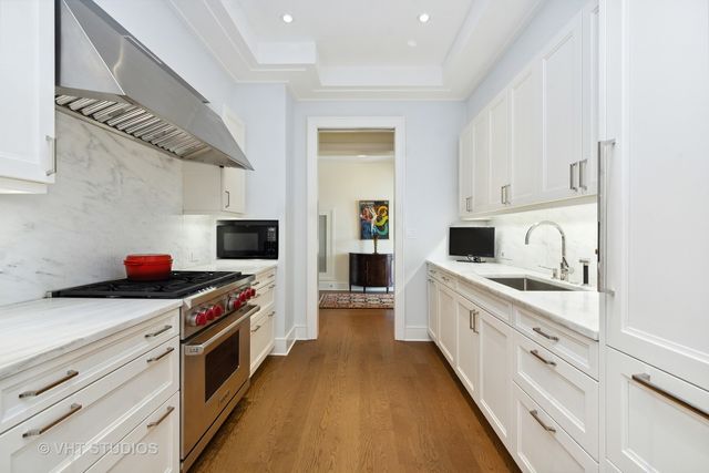 118 E ERIE Street 31F, Chicago, IL 60611