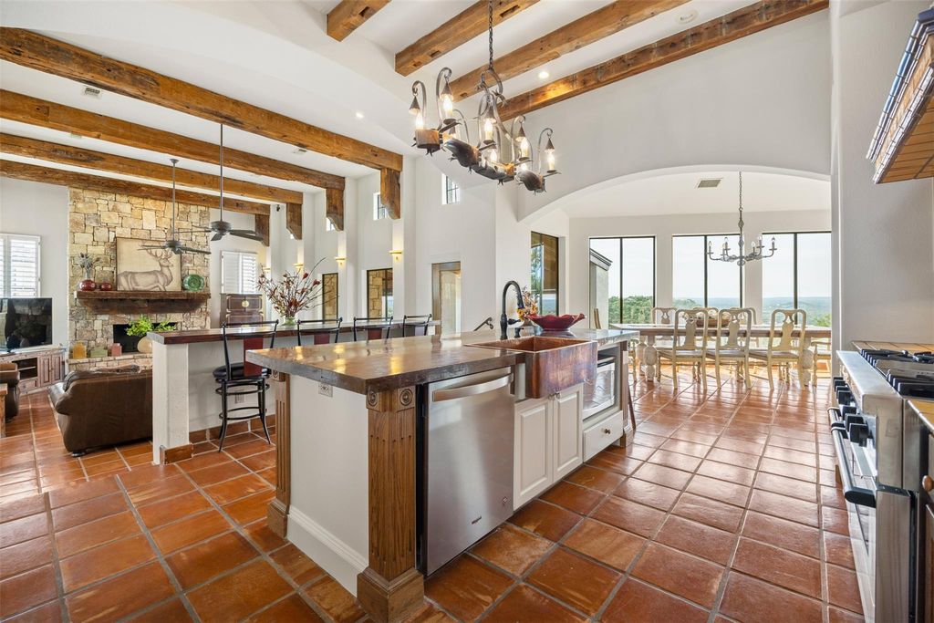 101 Sunrise DR, Wimberley, TX 78676