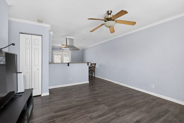 196 Hadleigh Road, Bolingbrook, IL 60440