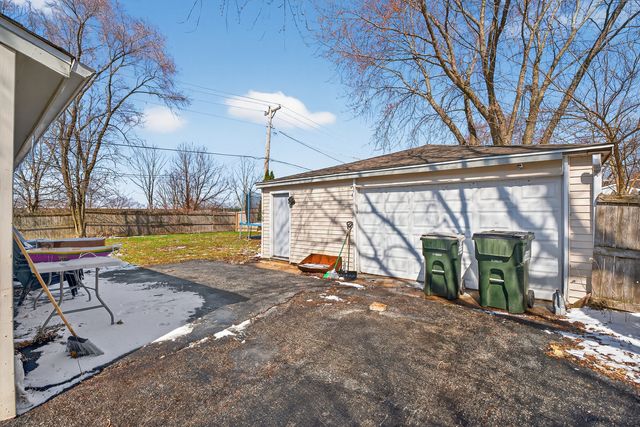 196 Hadleigh Road, Bolingbrook, IL 60440