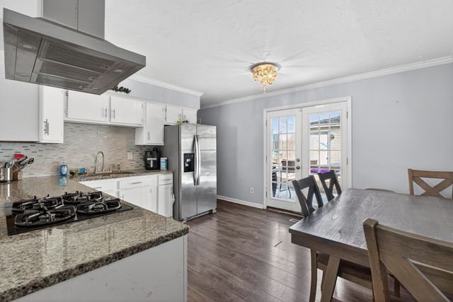 196 Hadleigh Road, Bolingbrook, IL 60440