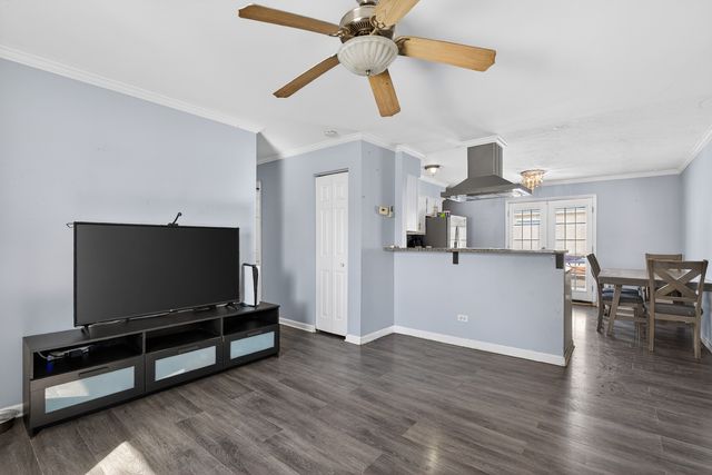 196 Hadleigh Road, Bolingbrook, IL 60440