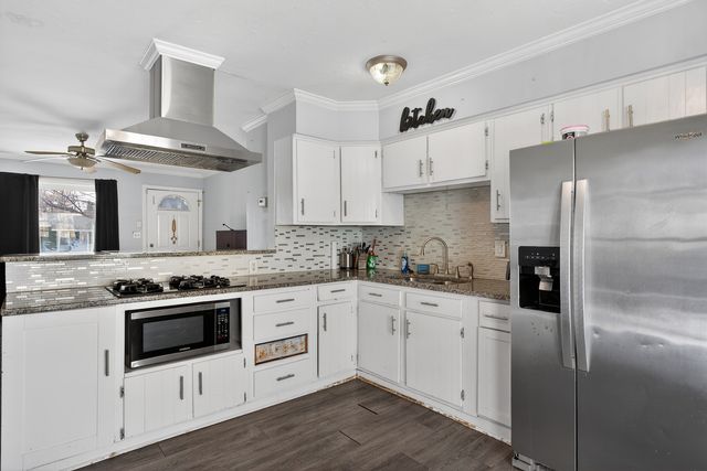 196 Hadleigh Road, Bolingbrook, IL 60440