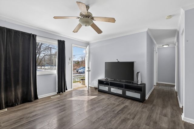 196 Hadleigh Road, Bolingbrook, IL 60440