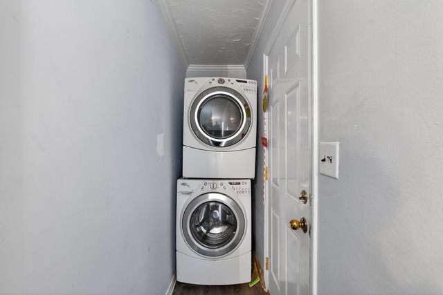 196 Hadleigh Road, Bolingbrook, IL 60440