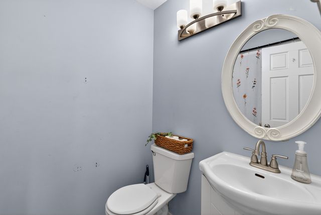 196 Hadleigh Road, Bolingbrook, IL 60440