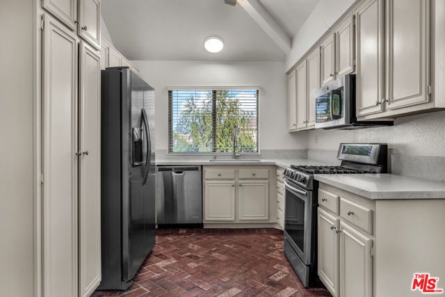 455 Kennerick Lane, Simi Valley, CA 93065