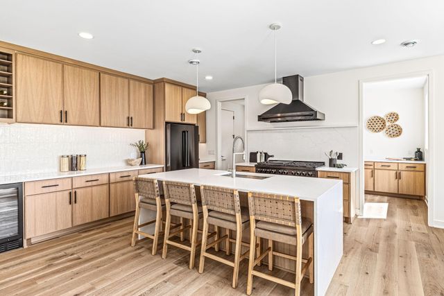 6136 Oaklawn Avenue, Edina, MN 55424