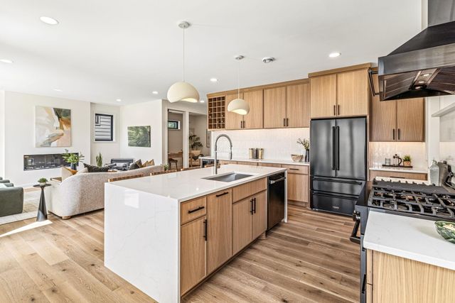 6136 Oaklawn Avenue, Edina, MN 55424
