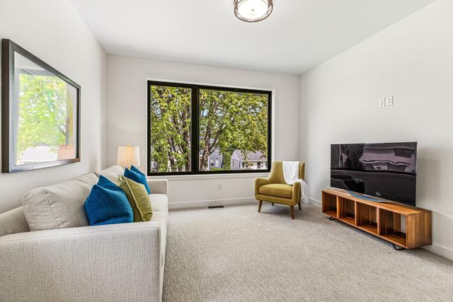 6136 Oaklawn Avenue, Edina, MN 55424