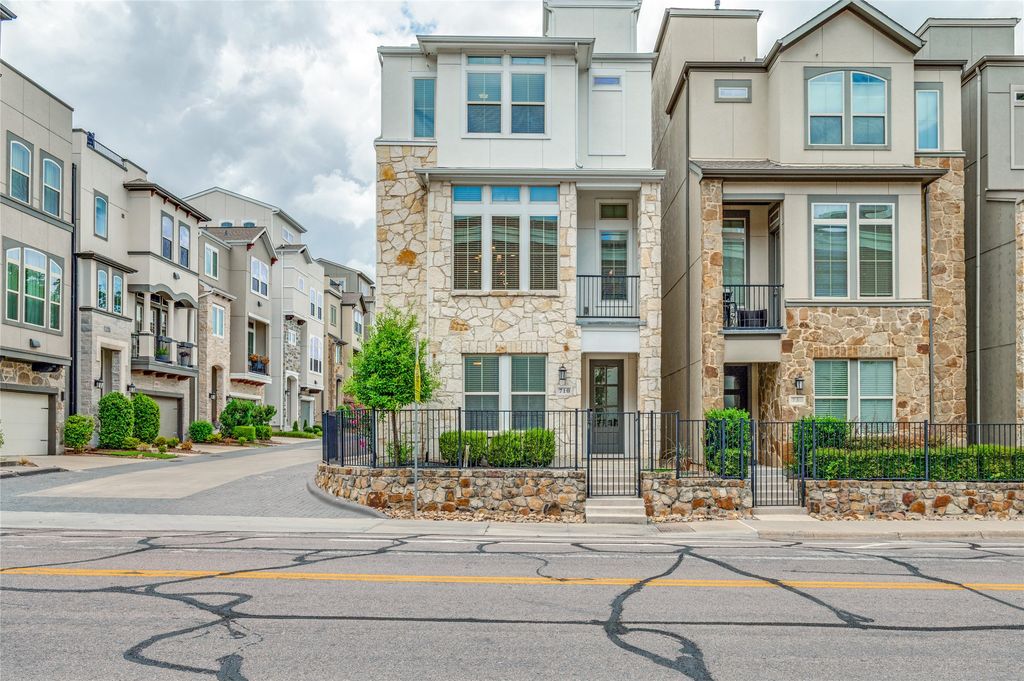 710 High Garden Place, Dallas, TX 75208
