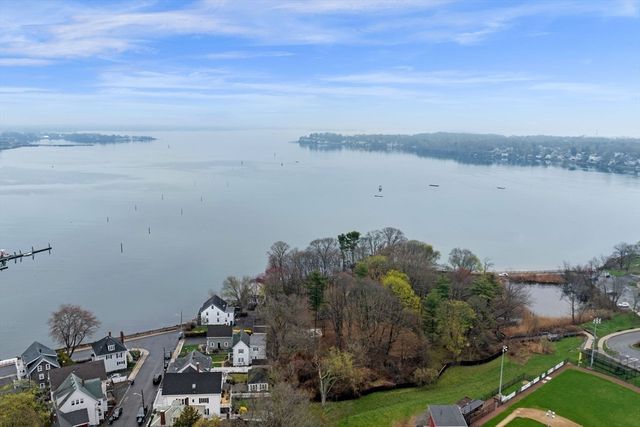 18 Ocean Ter 2, Salem, MA 01970