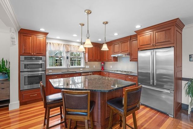 18 Ocean Ter 2, Salem, MA 01970