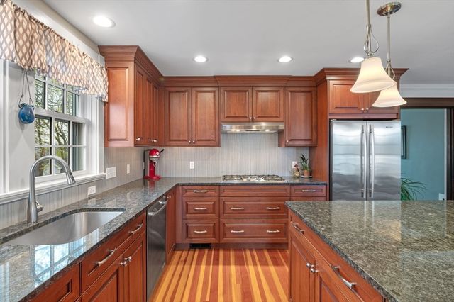 18 Ocean Ter 2, Salem, MA 01970