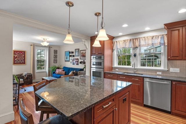 18 Ocean Ter 2, Salem, MA 01970