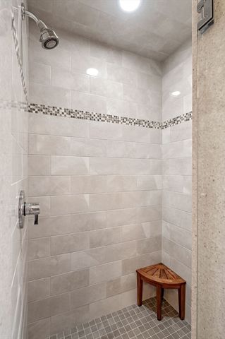 18 Ocean Ter 2, Salem, MA 01970