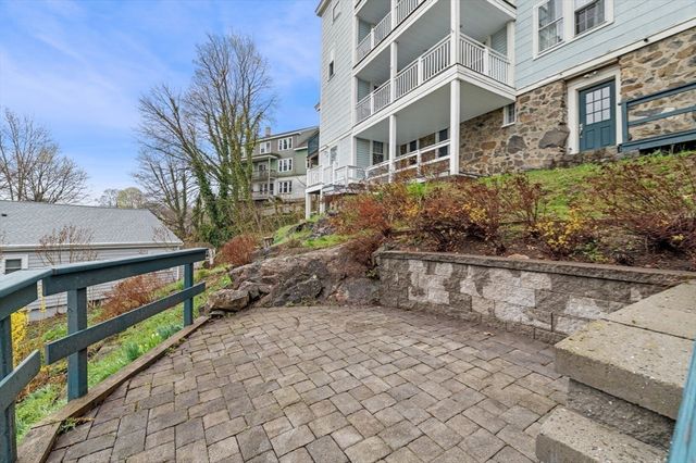 18 Ocean Ter 2, Salem, MA 01970