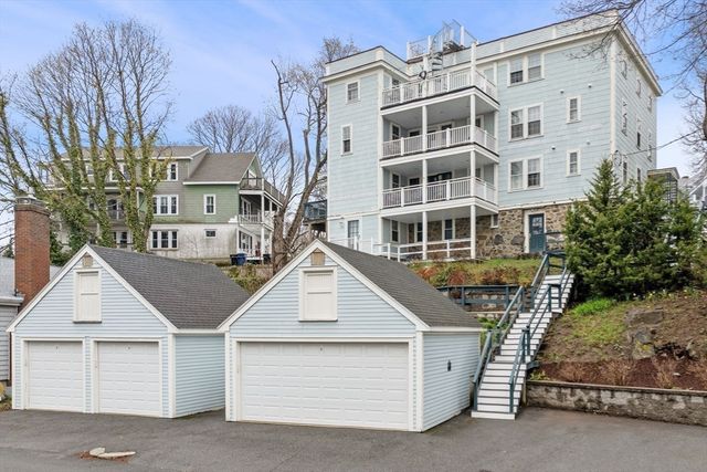 18 Ocean Ter 2, Salem, MA 01970