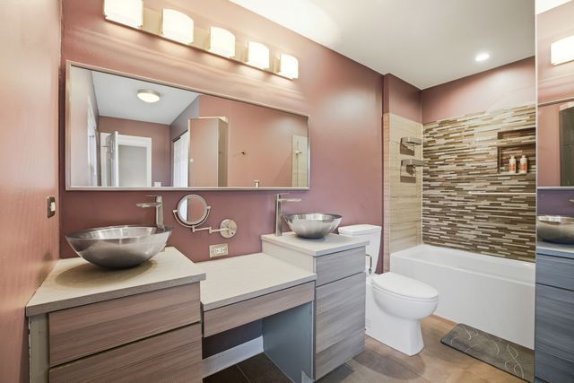 1360 Rose Avenue, Carol Stream, IL 60188