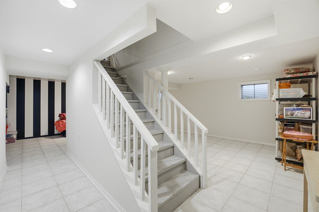 1360 Rose Avenue, Carol Stream, IL 60188