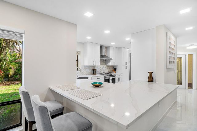 5294 10th Fairway Drive, Delray Beach, FL 33484