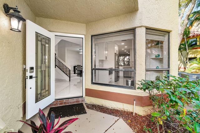 5294 10th Fairway Drive, Delray Beach, FL 33484