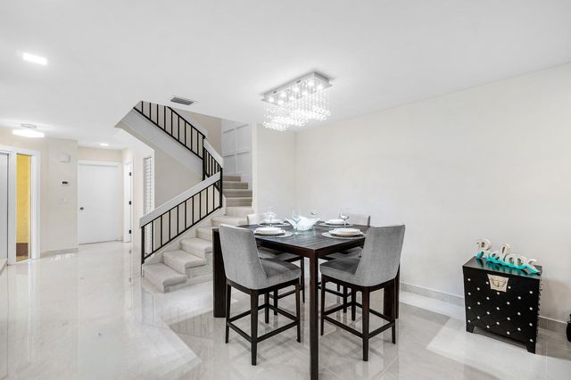 5294 10th Fairway Drive, Delray Beach, FL 33484