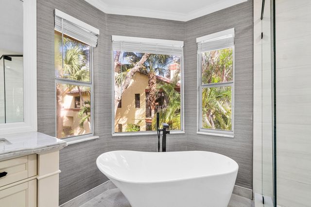 5294 10th Fairway Drive, Delray Beach, FL 33484