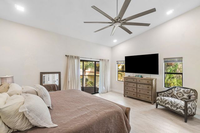 5294 10th Fairway Drive, Delray Beach, FL 33484