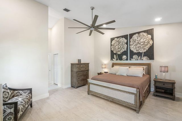 5294 10th Fairway Drive, Delray Beach, FL 33484