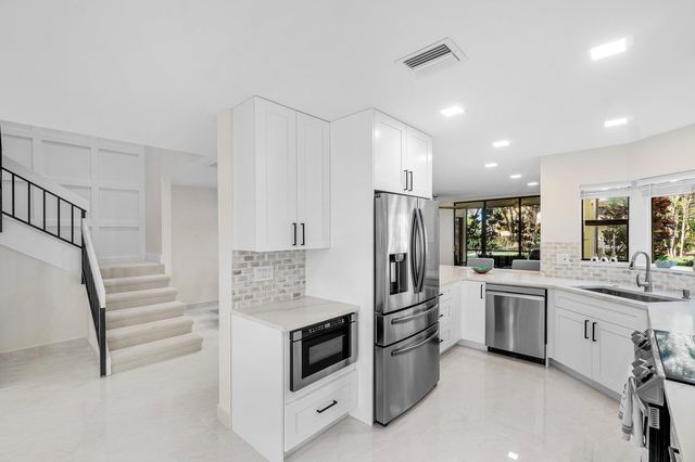 5294 10th Fairway Drive, Delray Beach, FL 33484