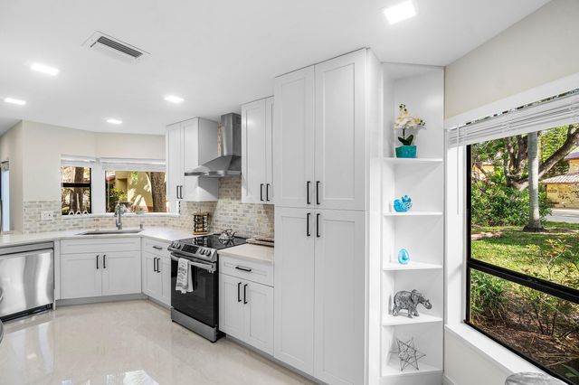 5294 10th Fairway Drive, Delray Beach, FL 33484