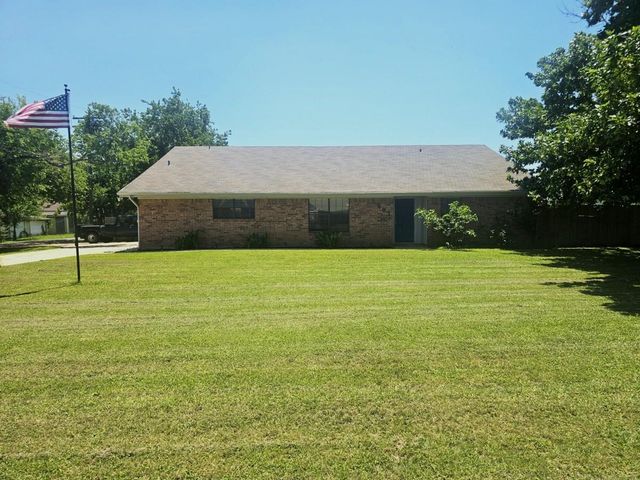 601 Rogers Street, Normangee, TX 77871