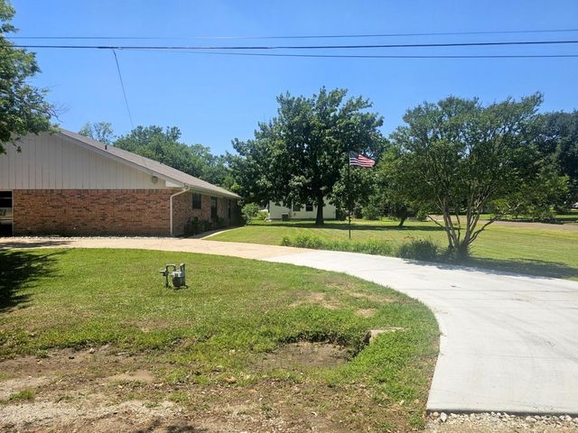 601 Rogers Street, Normangee, TX 77871