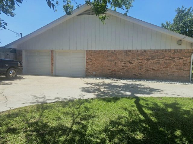 601 Rogers Street, Normangee, TX 77871